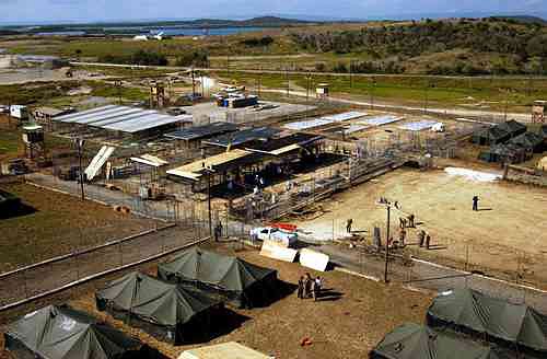 https://upload.wikimedia.org/wikipedia/commons/e/ee/Aerial_image_of_Camp_xray%2C_January_2002.jpg